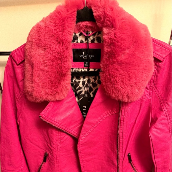 Lux style pink jacket with fur removable collar. - Picture 1 of 5